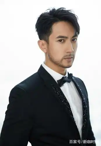 蓄起胡须就是硬汉?40岁吴尊一改鲜肉风,和之前判若两人!