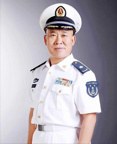 7岁嘴歪,27岁"骗"美娇妻,演一辈子丑角的杜旭东背景不简单