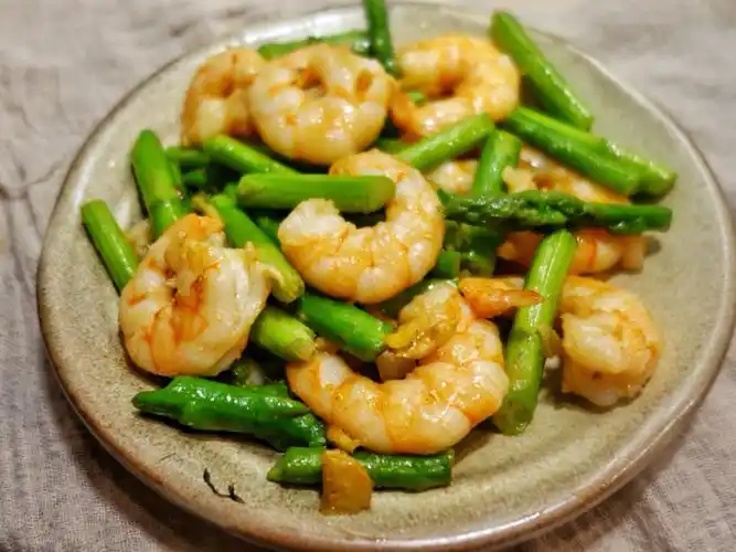 【芦笋炒虾仁98一道简单吃了会幸福的营养美食7515】 最近我家