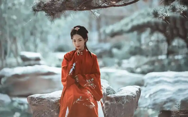 性感红衣古装美女高清桌面壁纸