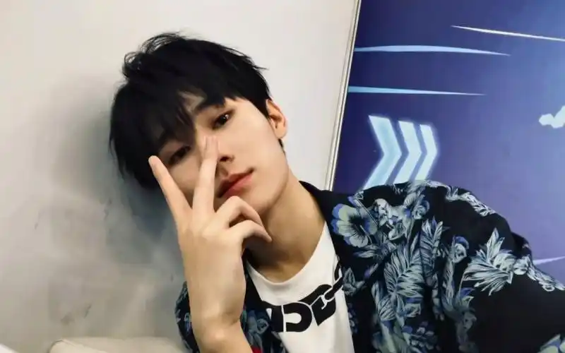 【张真源】"可爱之人鲜活明亮,所行之路灿烂辉煌"