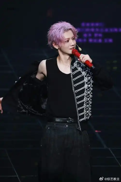 狼奔造型的鹿晗真的秒杀全世界!妖精大人名不虚传!