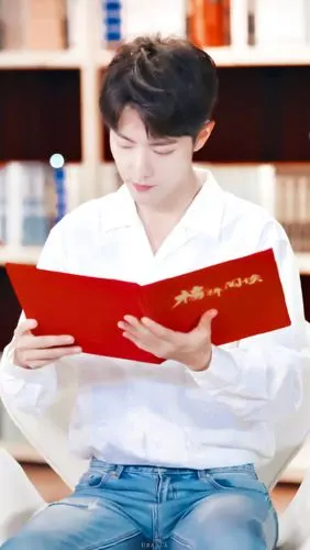 肖战× 榜样阅读 cr:seanuranus