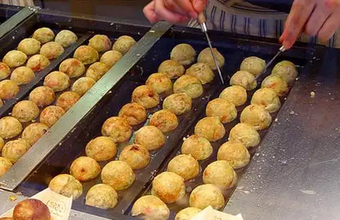 一分钟左右就可以炸出成品,街边经营投资方面,您只需要投资一台小吃车