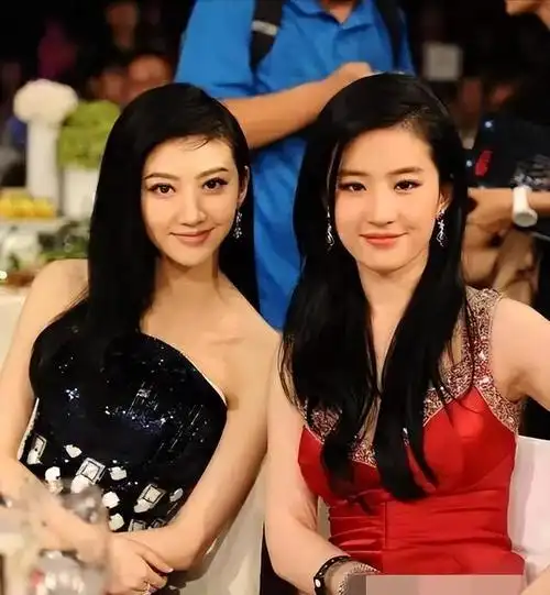 景甜:摆烂后,突然海阔天空