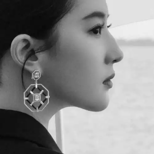 angelbaby都有很漂亮的侧脸,他们的共同特点就是有一个饱满的好看额头