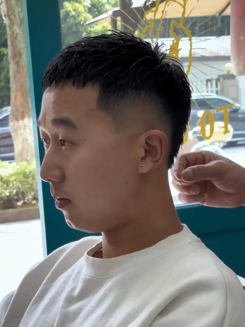 男士短发推荐#凯撒 一款有个性的凯撒头,77上有个性的渐变,强推,做
