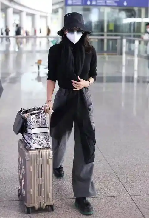 章子怡的时尚理念去繁从简,知性而优雅_品牌_价值_衣服