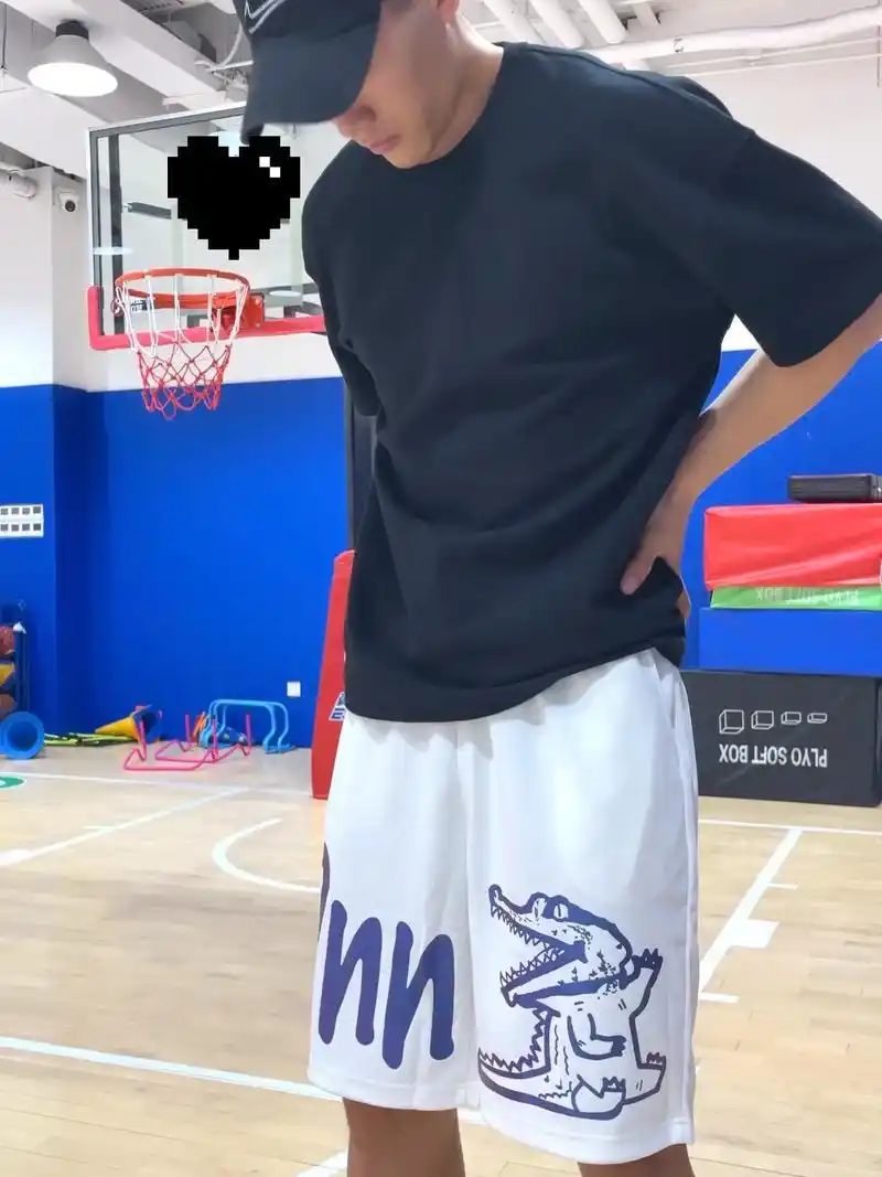 细狗穿衣日记.#黑皮男生美式穿搭 #身高190 #体育生 # - 抖音