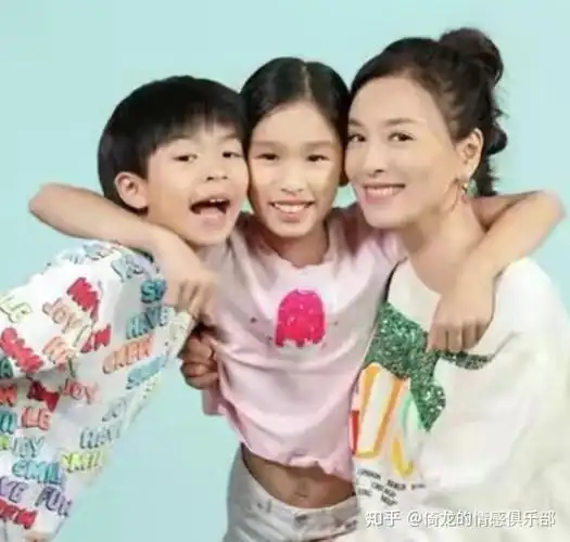 50岁美女张庭被曝怀三胎网友儿子女儿不够漂亮再生一个