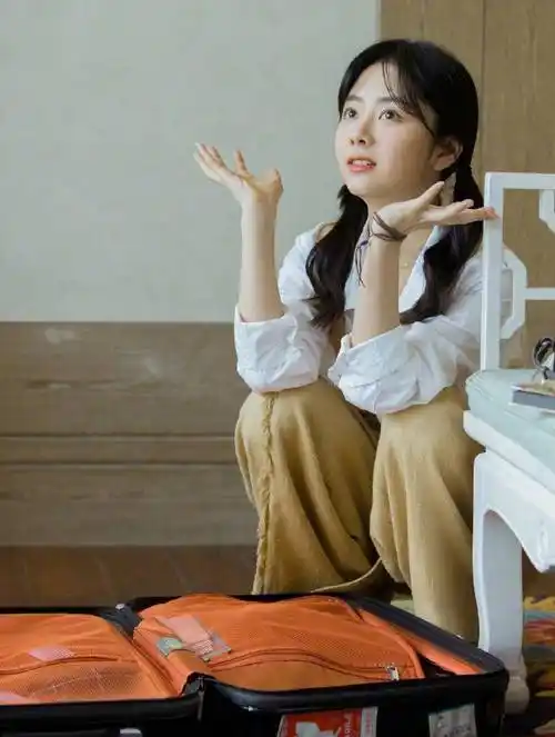 谭松韵真会穿搭,30岁年龄18岁的颜值和气质,娃娃脸不显老吗?