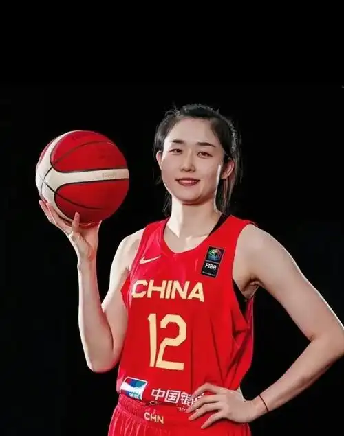 中国女篮八大金刚出征巴黎不夺奖牌誓不罢休