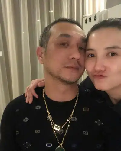 宋佳晒和新男友甜蜜合照,这个小细节看出宋佳真的恋爱了!