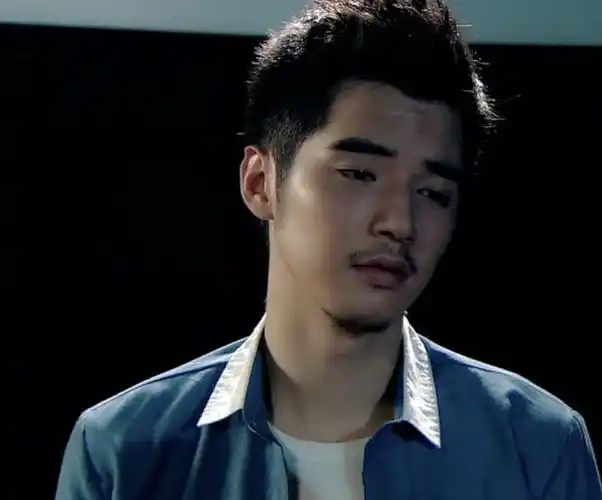 又一艺人心梗去世!曾3次做心脏手术,用4个字拯救金世佳演艺之路