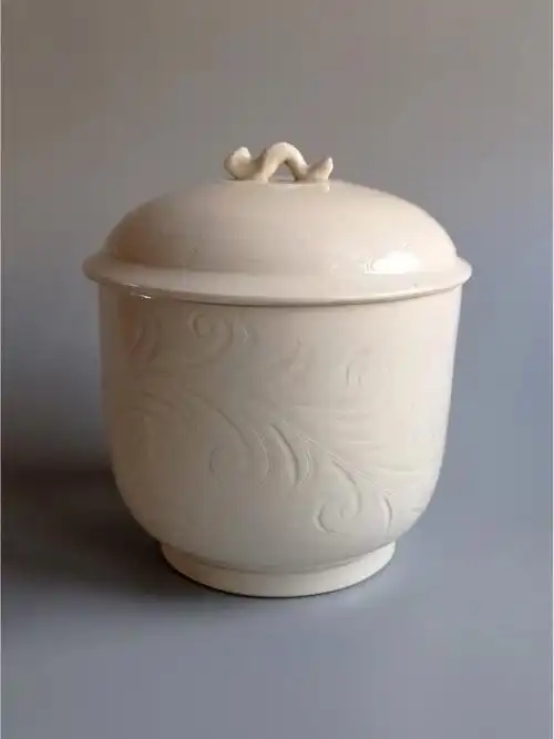 宋金定窑刻划花卉纹盖罐