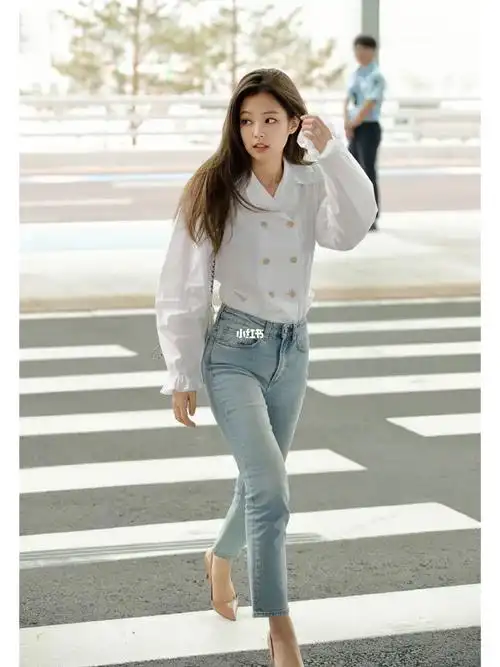 jennie今日机场街拍出发看秀,梦回五年前!