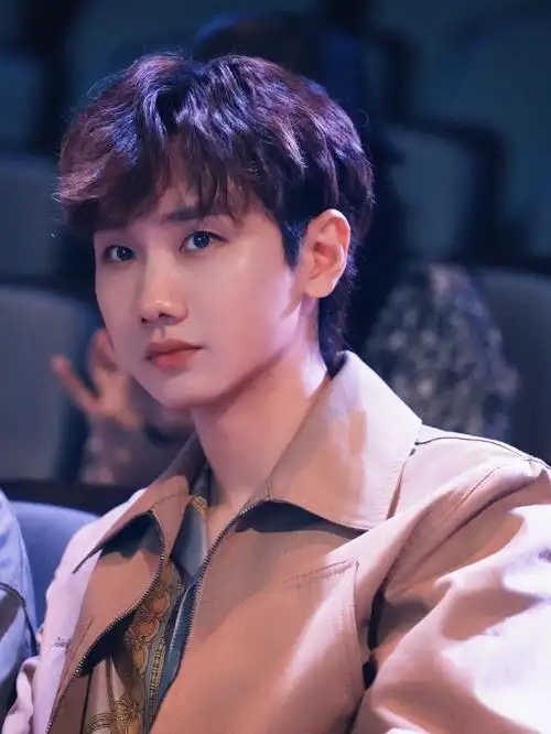 汪苏泷歌手后台不定时plog