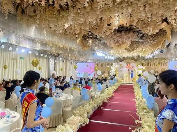 打卡网红生日宴 满足生活仪式感