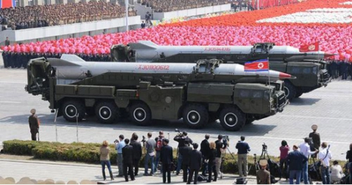 阅兵式上的火星7号导弹.