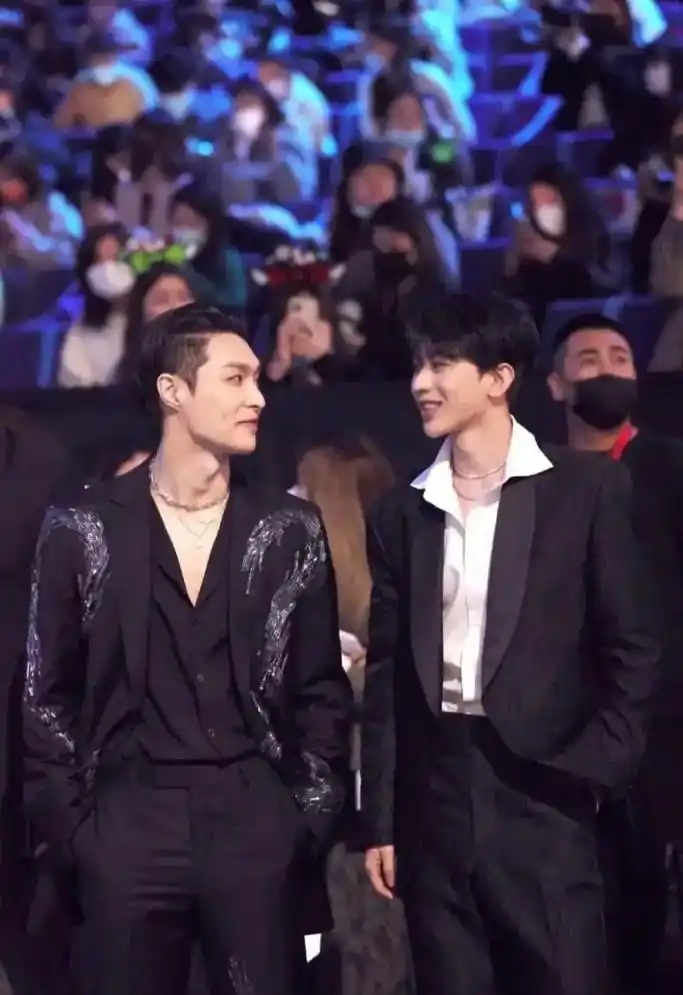 图片自截.#蔡徐坤#张艺兴#偶练  - 抖音