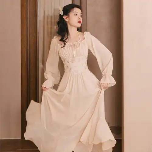 早春女装法式宫廷风复古拼接优雅纯欲连衣裙凡尔赛欧洲中世纪长裙