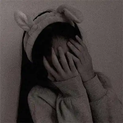 黑白伤感微信女生头像 悲伤逆流成河