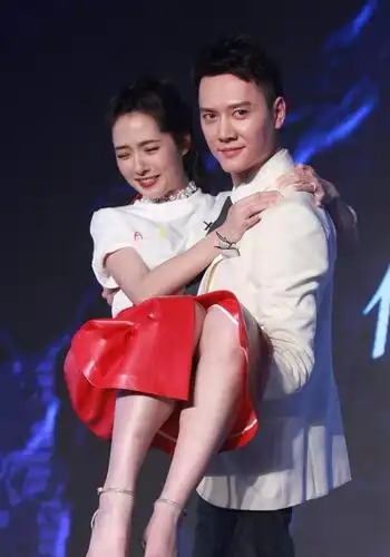 郭碧婷真是太瘦了,被冯绍峰公主抱的时候,却给人一种轻盈感