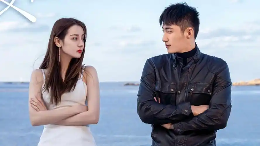 故意还是手滑? 黄景瑜前妻点赞热巴相关内容,网友猜测她也嗑cp