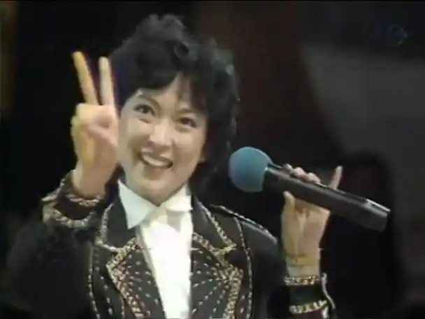 台湾老艺人方芳多张童年照曝光看到她妈妈才知家教有多重要