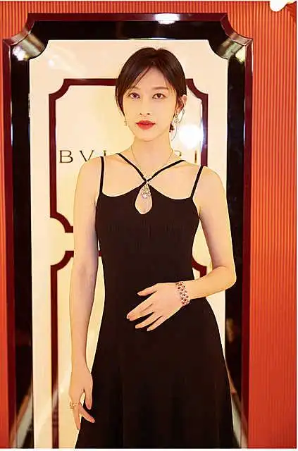 8117#明星同款黑色吊带交叉领性感修身a字裙中长款礼服针织连衣裙