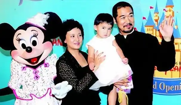 越低调,越出人意料,细看张国立与邓婕资产,才知什么是人生赢家