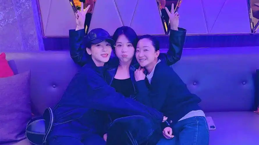 曝杨紫张艺兴在一起了,杜华点赞相关视频后发文道歉_回应_关系_微博