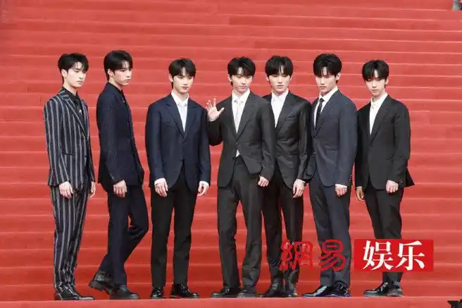 时代少年团全员西装亮相#北京国际电影节红毯#,谁可马嘉祺,丁程鑫