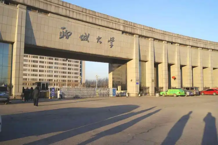 哪个大学的校门最豪华?