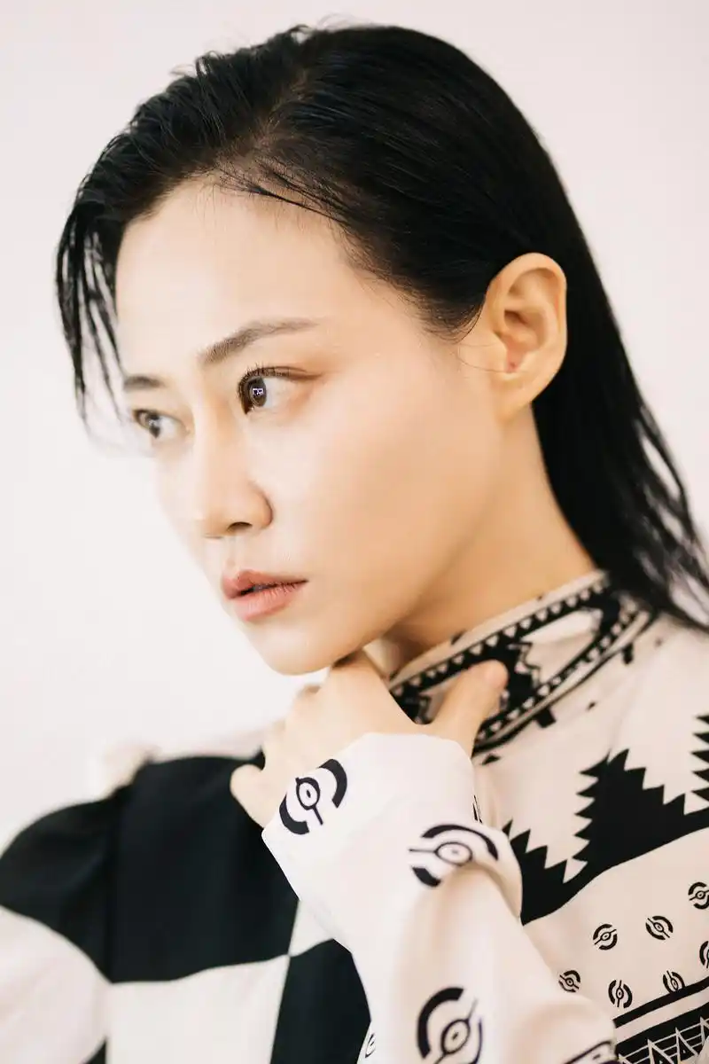 谭卓出席《你好,之华》发布会 搭档胡歌默契十足