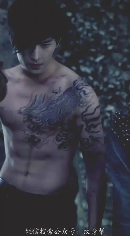 盗墓笔记中的张起灵披肩麒麟纹身图案