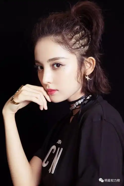 女明星也可以很酷!杨幂热巴baby宋祖儿的脏辫造型你pick谁?