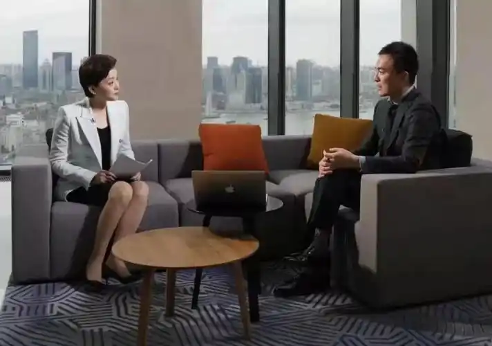 杨澜访谈录探寻人工智能第二季请到松鼠ai创始人栗浩洋接受采访