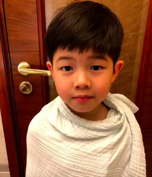 安吉先像宋仲基,后又像刘昊然,现在像吴磊,网友:采访一下沙溢