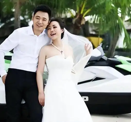 回顾郝蕾与刘烨离婚后自己一人养育双胞胎儿子如今怎么样了