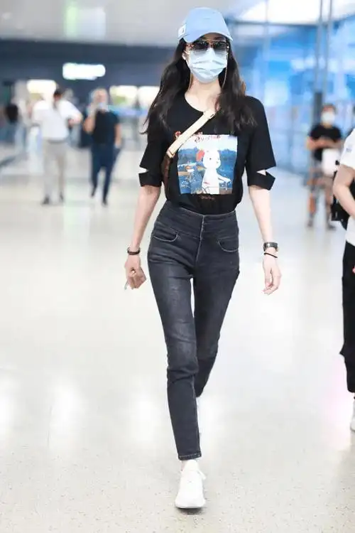 170cm韩雪气质真赞紧身牛仔裤t恤穿出好身材这状态像在走秀