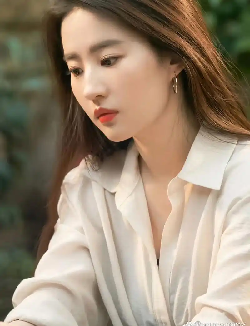 在《去有风的地方》她是那样纯真无暇,真诚善良,超凡脱俗的气质!