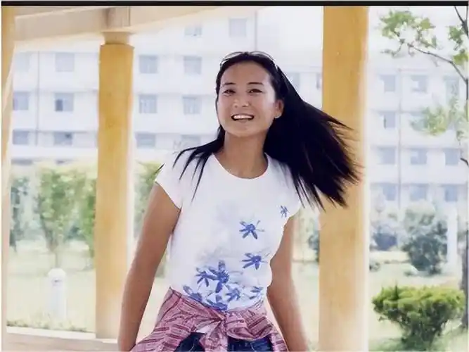 "阳光开朗"爱笑的女孩贾玲,暴瘦50斤,网友直呼:出个减肥教程