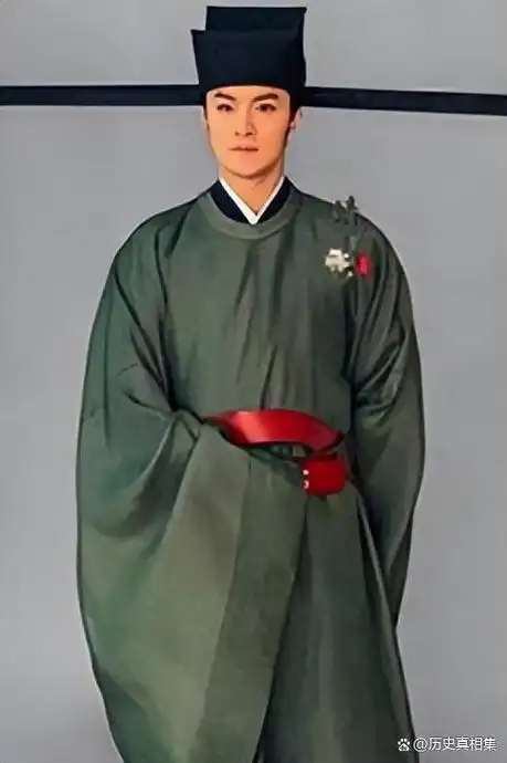 "小袖子"与"青衫冠带":宋代男性服饰中的时尚与文化意义