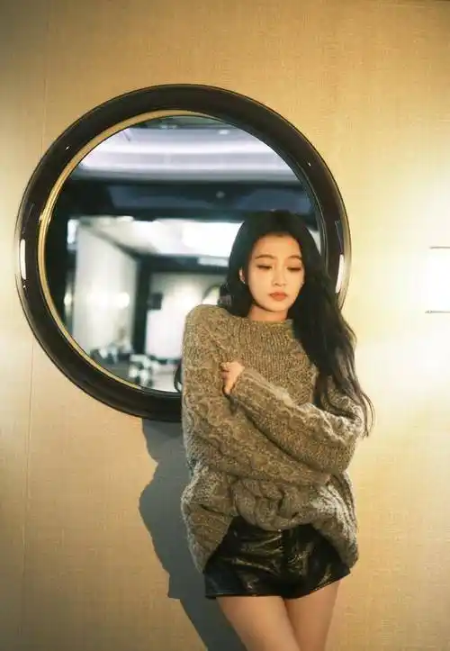 孙怡美貌吸睛,清新甜美气质成焦点,网友直呼"女神降临"_时尚_连衣裙