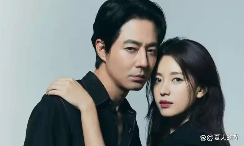 不知不觉跟着笑,稍微一对视忍不住笑,瞟完赵寅成偷偷笑,被赵寅成的