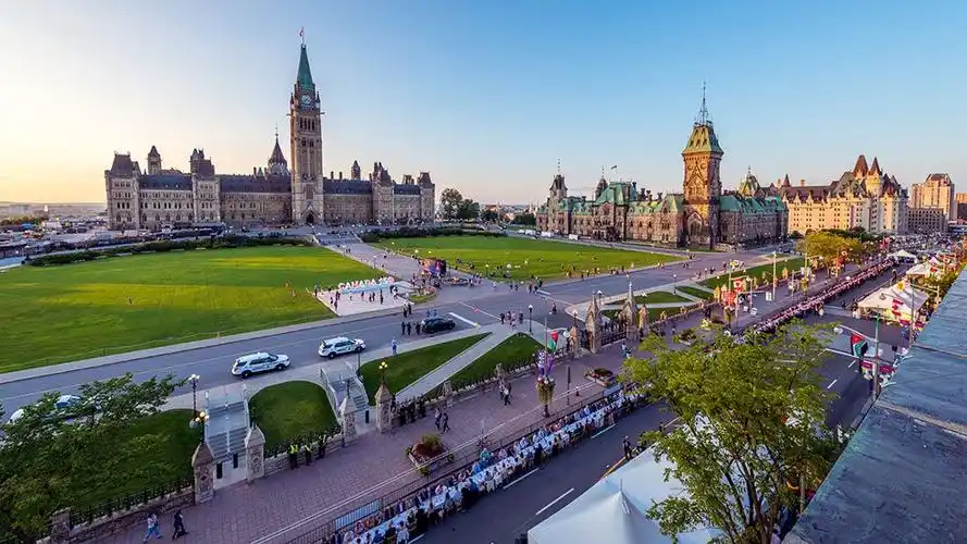 加拿大首都渥太华国会大厦街景
