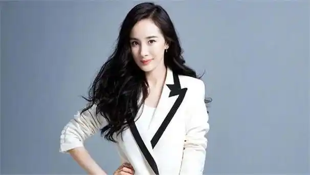 49岁刘恺威近晒出近照,肉鼻头大眼袋鱼尾纹,与杨幂状态不像一代