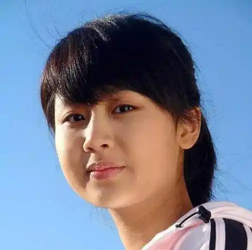 "草根女孩"杨紫的黑红成名史,出道22年,太不容易了_女儿_表演_小姑娘