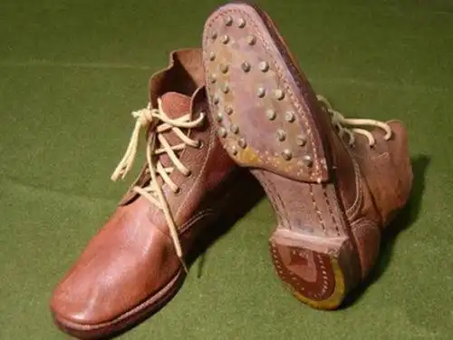 侵略者的"铁蹄":侵华日军军靴,太过笨重,八路军穿上后跑不动